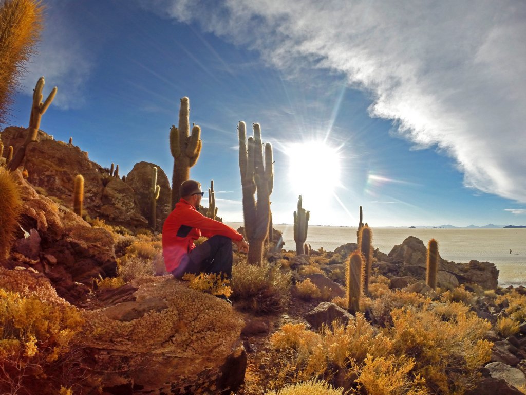 Západ slnka pod 10-metrovými kaktusmi, Salar de Uyuni, Bolívia, Viktor Varga