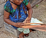 Ako-sa-vyraba-strecha-Malo-Vanuatu-Nomadi