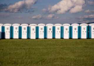 VYDRAŽTE SI VLASTNÚ TOITOIKU  NA FESTIVAL BAŽANT POHODA 2013 BOMBING