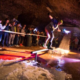 V neprístupnej pivnici sa konala vernisáž Boardlife. Boli aj Vec, Haf, Lucifers - to bol Spots #3 BOMBING