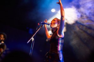 Alice Merton 34
