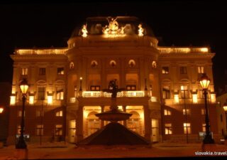 SLOVENSKÉ NÁRODNÉ DIVADLO ODOHRÁ NA BAŽANT POHODE 2013 DVE PREDSTAVENIA BOMBING