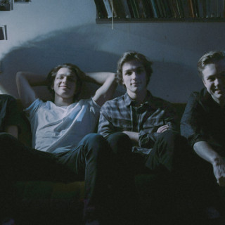 Carnival Youth vydávajú nový album, na konci mesiaca sa predstavia na Slovensku BOMBING 1