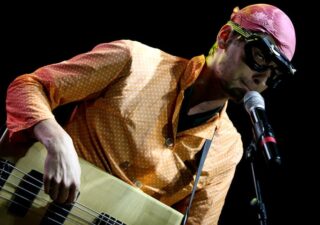 Chiki liki tu-a a Plastic Swans zahrajú 21. júna na festivale v Banskej Štiavnici BOMBING 1