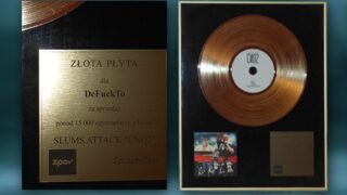 DeFuckTo mají zlatou desku za účast na Pejově albu BOMBING