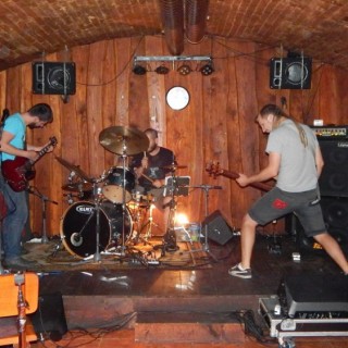 Už zajtra debutový koncert 52 Hertz Whale BOMBING