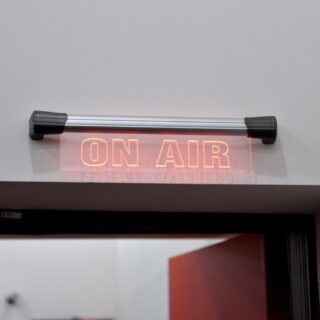 Exkluzívne Dj sety, rozhovory s hudobnými producentmi a ľuďmi zo scény… Toto všetko a viac ponúka pravideľná relácia SCENA_FM BOMBING 12