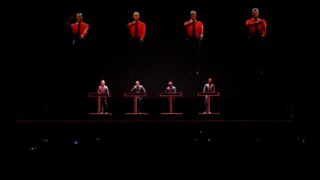 Kraftwerk predviedol úžasnú 3D šou BOMBING 2