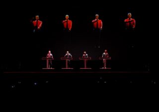 Kraftwerk predviedol úžasnú 3D šou BOMBING 2