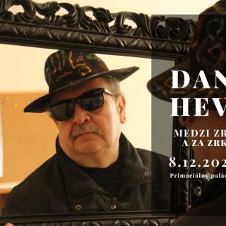 Daniel Hevier medzi zrkadlami a za zrkadlam