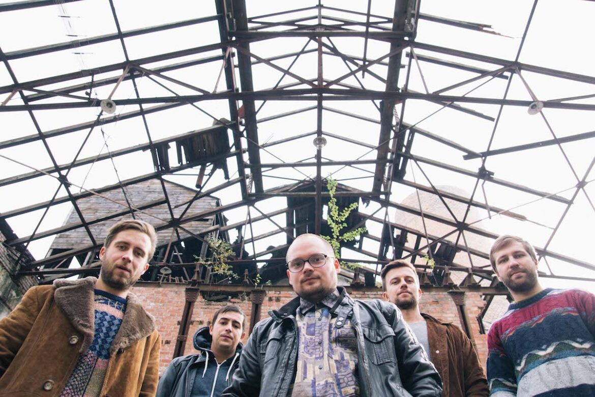 Skupina Elections in the Deaftown vydala debutový album Glue BOMBING 3