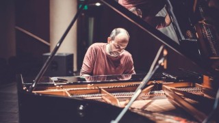 Taliansky klavirista Fabrizio Paterlini vystúpi už v utorok v Slovenskom rozhlase! BOMBING