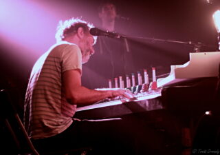 Yann Tiersen predviedol hudobný zážitok v Starej tržnici - fotoreport BOMBING