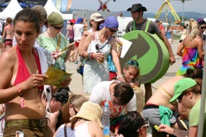 ENVI-PAK spoločne s návštevníkmi festivalu Pohoda vytvoril obrovskú eko-stopu BOMBING