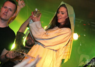 Vyššia Bytosť a Traja králi pokrstili novú výberovku kapely Smola a Hrušky. BOMBING