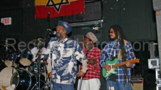 Na Uprising príde pravé Roots Reggae z Jamajky. Israel Vibration.  BOMBING