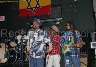 Na Uprising príde pravé Roots Reggae z Jamajky. Israel Vibration.  BOMBING
