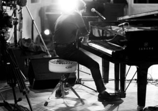 Jazzpopový kráľ Jamie Cullum zavíta po prvý raz na Slovensko! BOMBING 2