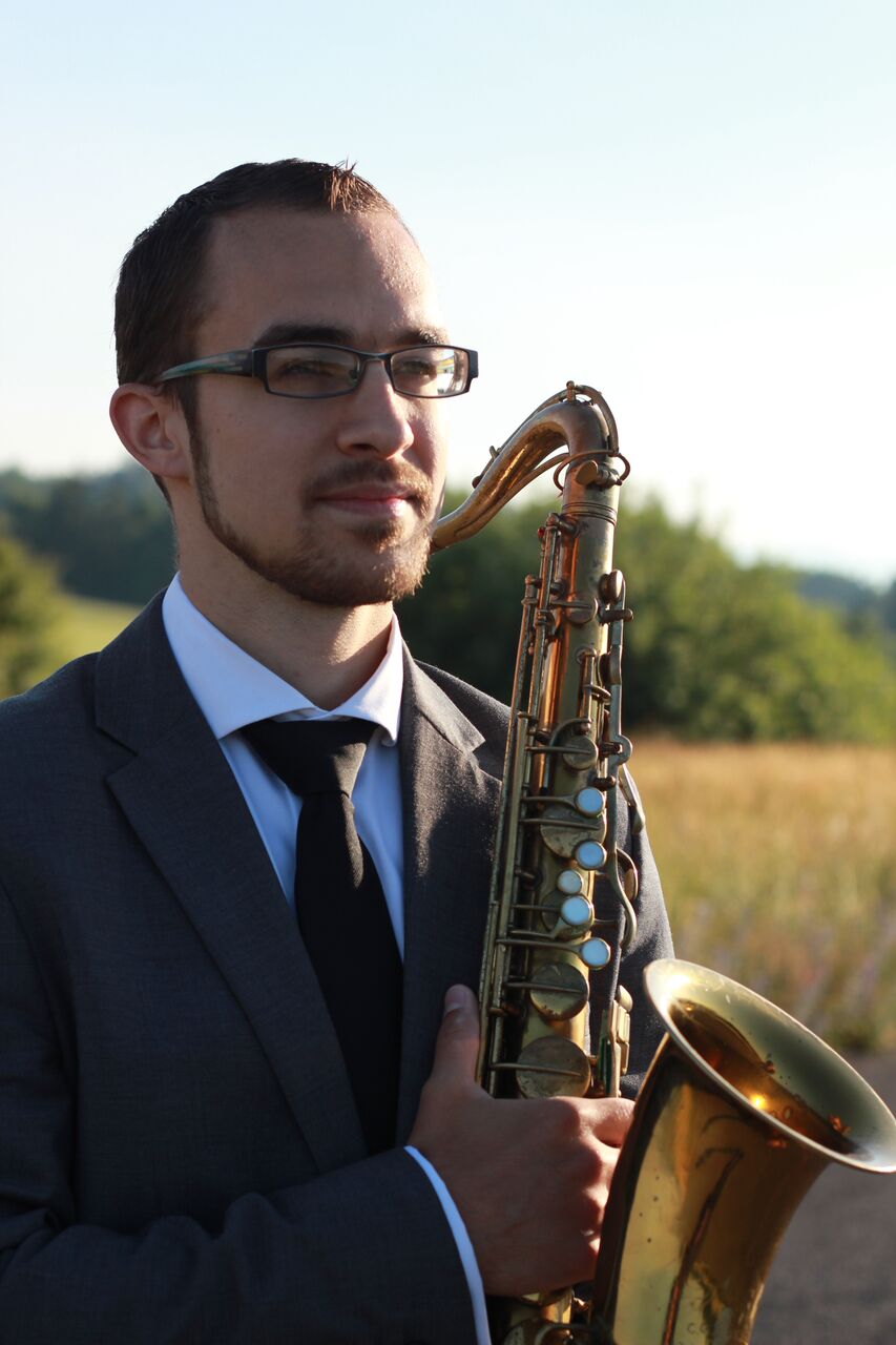 Debutový album saxofonistu Martina Uhereka je plný jazzovej tradície BOMBING 1