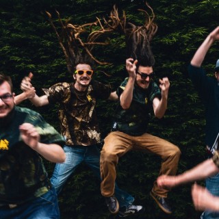 Kapela Medial Banana ohlasuje album a posiela nový klip. Ochutnajte "Čerstvý vzduch"! BOMBING 3