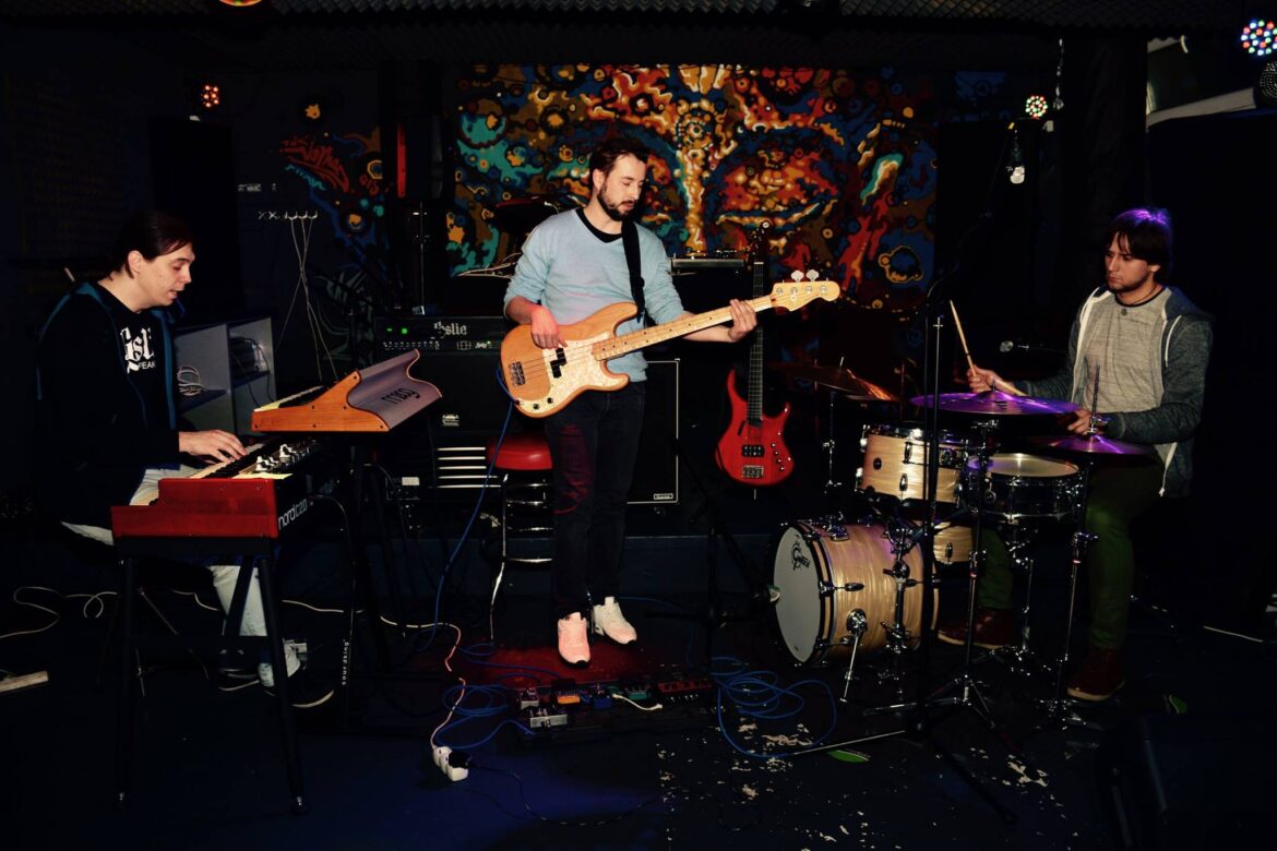 Objavte mladú slovenskú hudbu! Na džezákoch! BOMBING 3