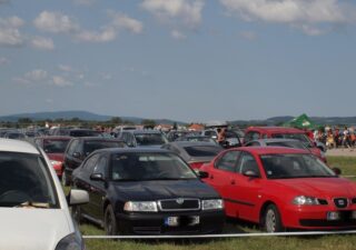 SPUSTENÝ UŽ AJ PREDPREDAJ PARKOVANIA na BAŽANT POHODU 2014 BOMBING