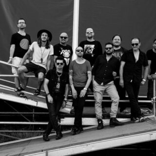 SLOBODNÁ EURÓPA A PARA. DVE OBĽÚBENÉ KAPELY IDÚ NA SPOLOČNÉ TURNÉ BOMBING