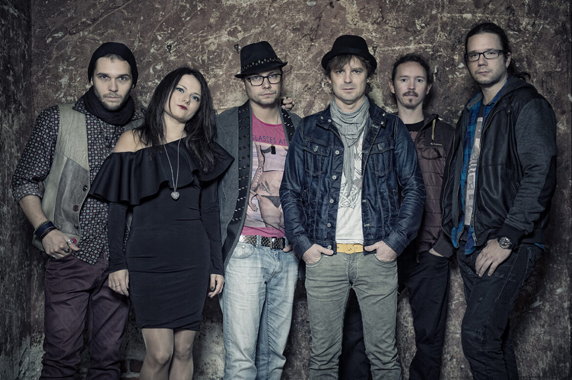 Kapela Peter Bič Project vydala videoklip k piesni Just a story. BOMBING