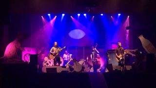 Tomáš Klus po ročnej pauze opäť koncertuje a mieri na Slovensko BOMBING 4