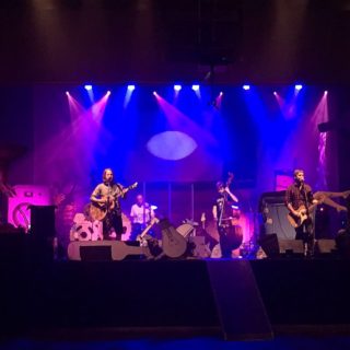 Tomáš Klus po ročnej pauze opäť koncertuje a mieri na Slovensko BOMBING 4