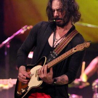 Jeden z najlepších gitaristov Richie Kotzen zahrá v Bratislavskom MMCčku BOMBING