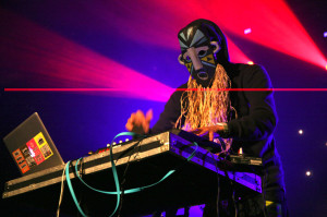 SBTRKT PREDVEDIE NA BAŽANT POHODE 2013 SVOJ SVIEŽI DJ SET BOMBING