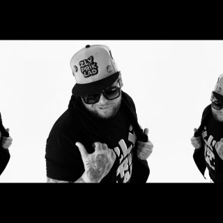 Kali uplynulý víkend zahájil turné a zverejnil aj videoklip BOMBING 4