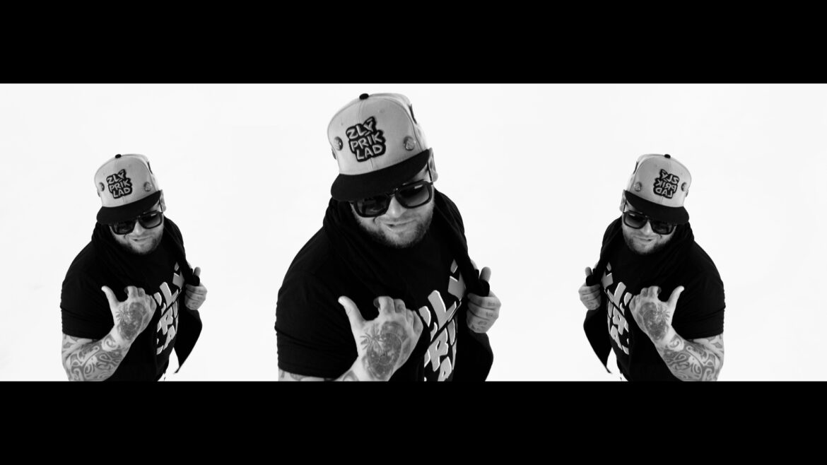 Kali uplynulý víkend zahájil turné a zverejnil aj videoklip BOMBING 4