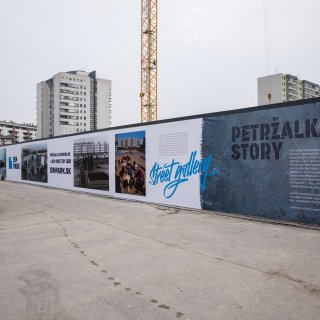 Netradičná galéria na plote prináša Petržalský príbeh na raritných fotografiách BOMBING 2