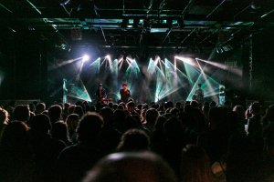 Waves 170928 THU Clap Your Hands Say Yeah by Patrick Muennich 4 1200x800