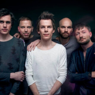 Zrní odohrajú koncert k novému albumu "Jiskřící" nakoniec iba v Bratislave BOMBING