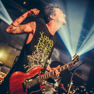 Hlučné heavy metalové trio Apey & The Pea z Maďarska vystúpi v Bratislave - už 4.mája v Randal Clube! BOMBING 3