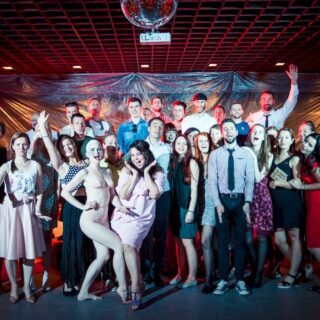 Korben Dallas predstavujú klip Vietor s burleskovou tanečnicou Lotta Love BOMBING 2