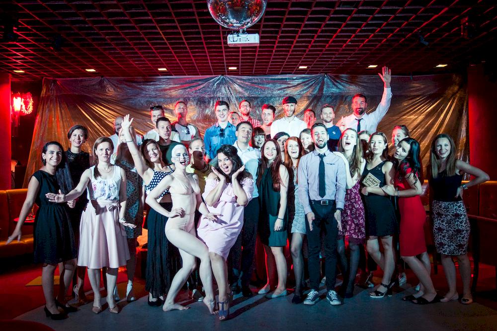 Korben Dallas predstavujú klip Vietor s burleskovou tanečnicou Lotta Love BOMBING 2