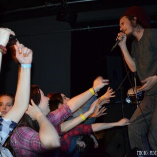 Medial Banana postavili na nohy celý Trenčín. Sledujte report z ich koncertu v klube Lúč. BOMBING