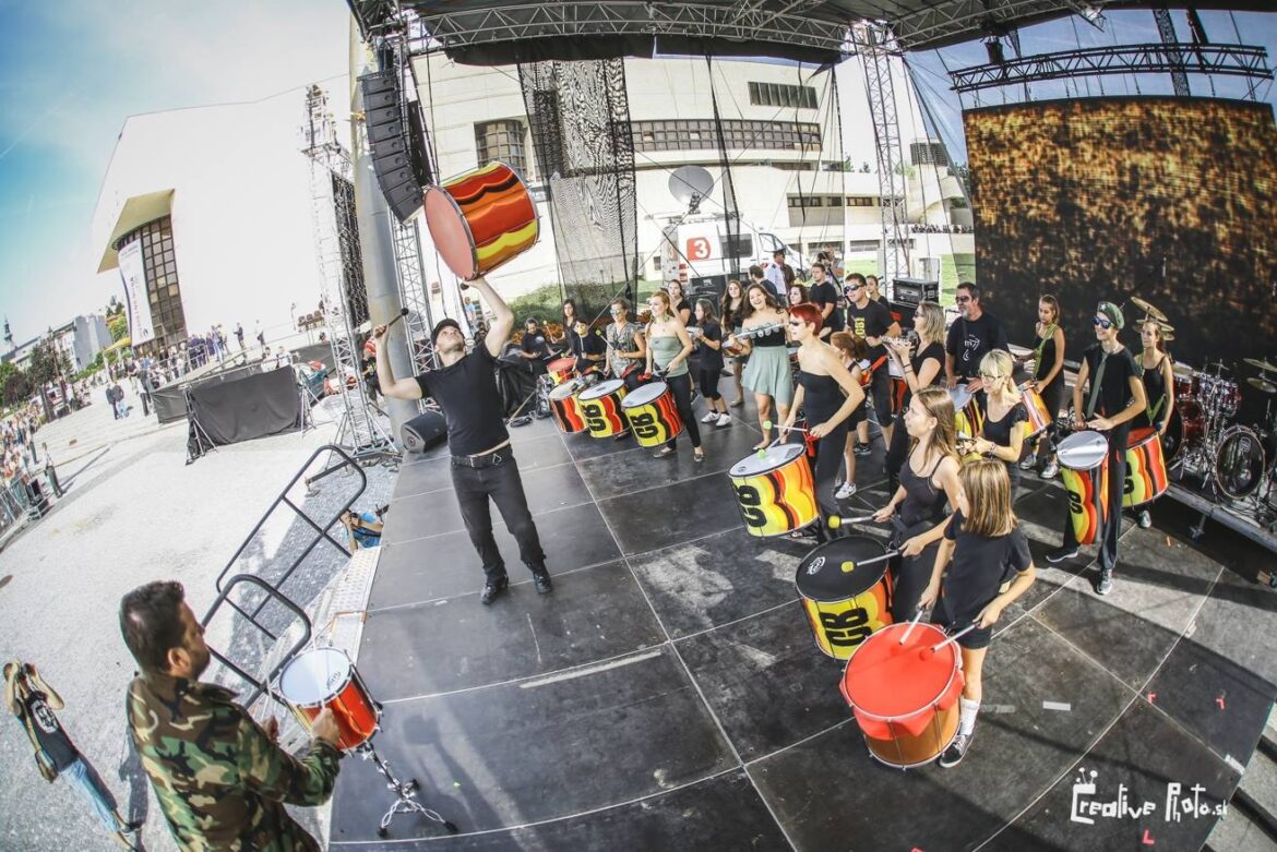 Dnes začne Festival, ktorý prinesie svetovú hudbu aj zábavu pre celú rodinu. BOMBING 3