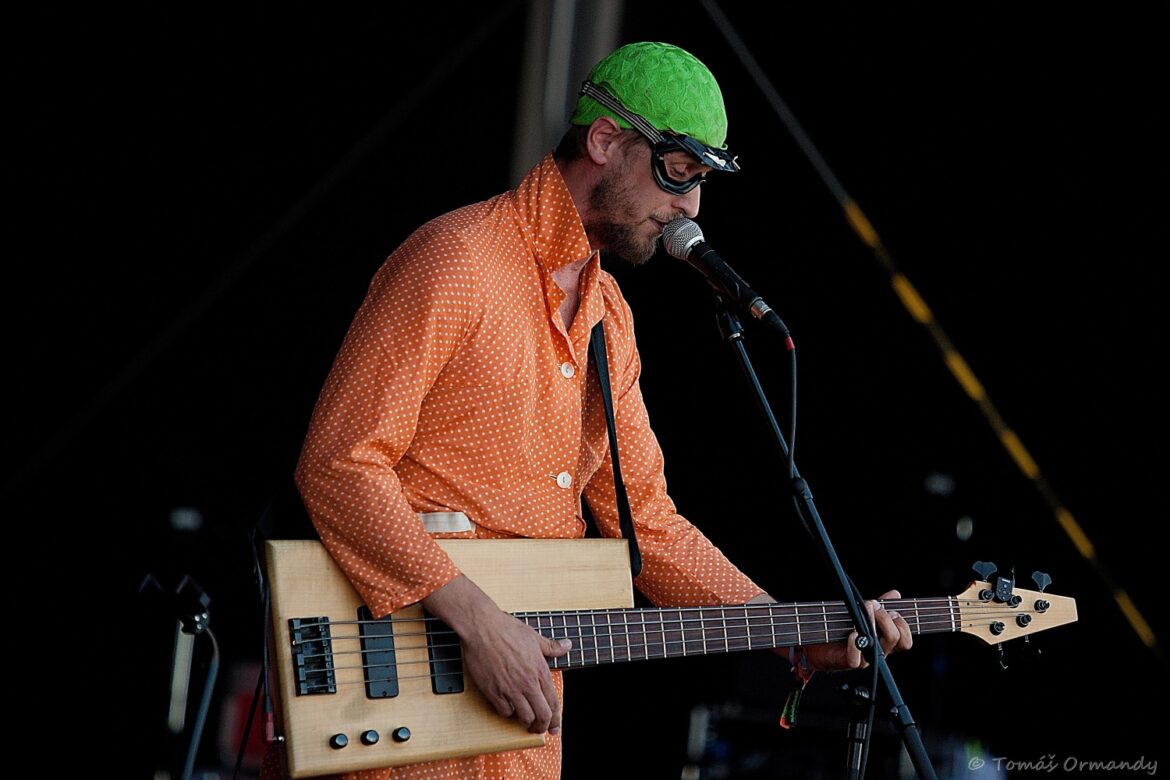 CHIKI LIKI TU-A  vyrážajú na turné po Slovensku a Čechách BOMBING 2