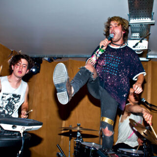 KANADŠTÍ PSYCHEDELICI DOLDRUMS SE PŘEDSTAVÍ POPRVÉ V PRAZE 10. ČERVNA! BOMBING