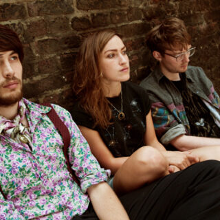 TEMNÍ ESBEN AND THE WITCH V KLUBE ZA ZRKADLOM BOMBING