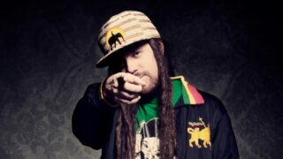 Reggae spevák zo slnečnej Kalifornie sa vracia na Uprising BOMBING
