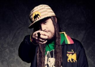 Reggae spevák zo slnečnej Kalifornie sa vracia na Uprising BOMBING