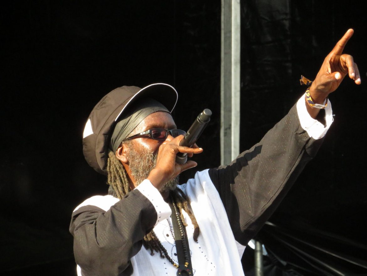 „Miluj to, kým si a buď sám sebou.“ - rozhovor s Macka B BOMBING 3