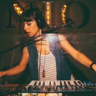 Princezná bieloruskej elektropopovej scény Mustelide zavíta do Bratislavy - už 6.apríla v The Peach BOMBING 3