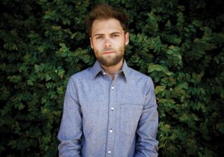 Pesničkár Passenger zahrá na Devíne BOMBING